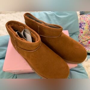 Juicy Couture Cognac Women's Slip ons